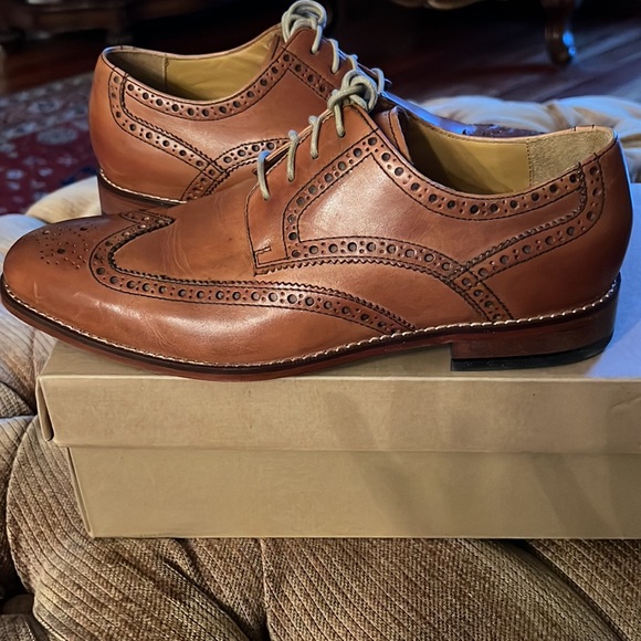 Leather Cole Haan, size 8,5 light brown shoes.Brand new.Stylish dressy oxfords. - Picture 2 of 6